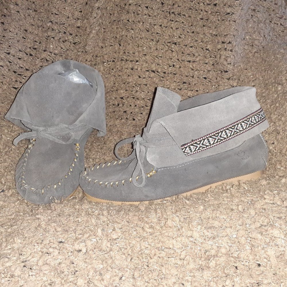 AMIMOC-CANADA-Grey Suede Moccasins